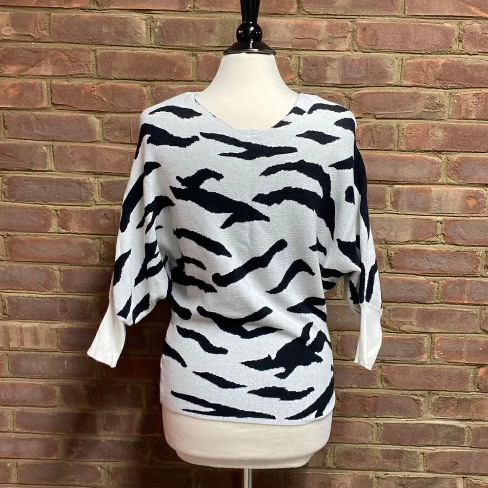 Glam White & Black Zebra Print Quarter Sleeve Sweater Size Small